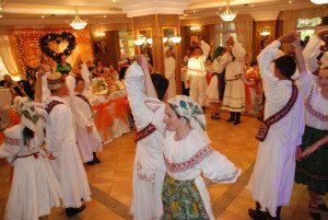 romanian dancers at romanian wedding