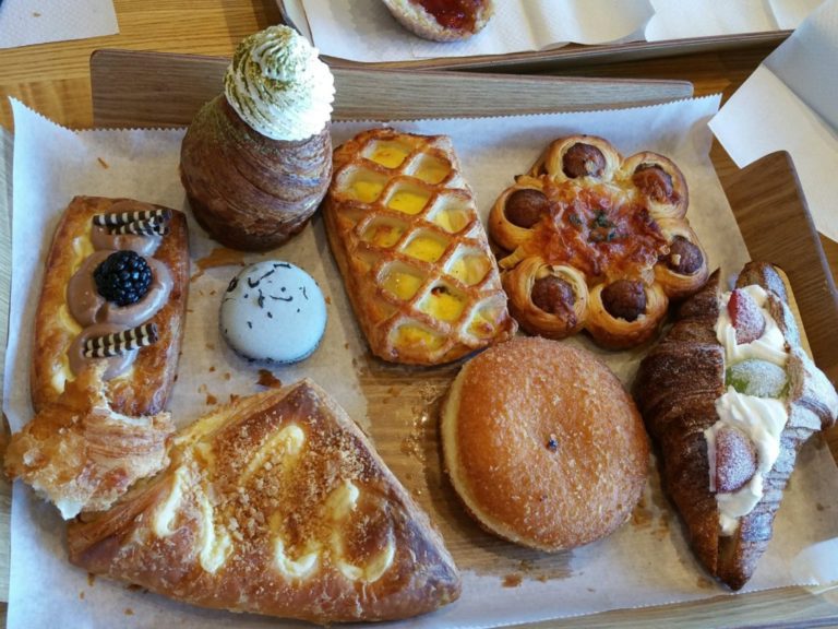 Tous les Jour breads and pastries