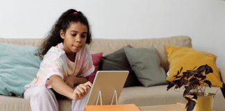 girl distance learning