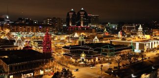 night view of Plaza Lights in Kansas City